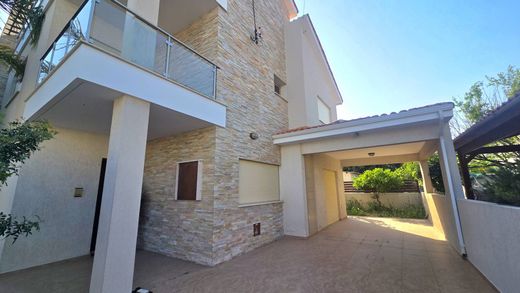 Semidetached House in Agia Fylaxis, Lemesós