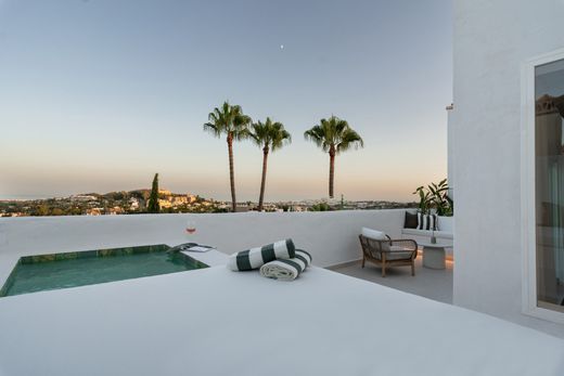Penthouse in Nueva Andalucia, Malaga