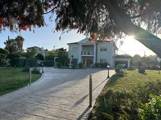 Casa Independente - Parekklisha, Parekklisiá