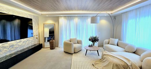 Mehrfamilienhaus in Estepona, Málaga