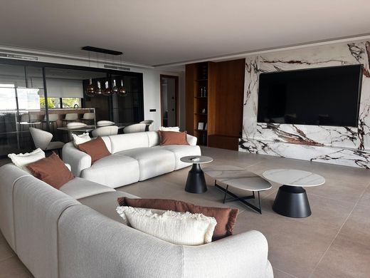 Appartement in Nueva Andalucia, Provincia de Málaga