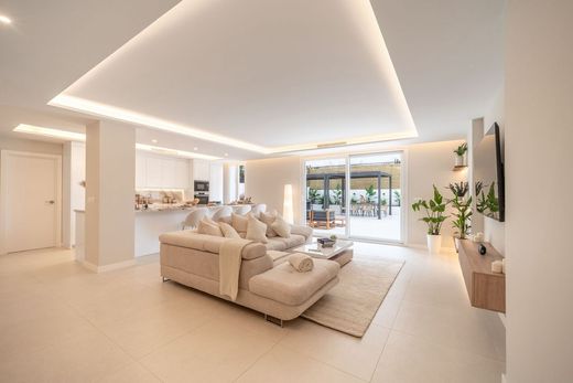 Piso / Apartamento en Nueva Andalucia, Málaga