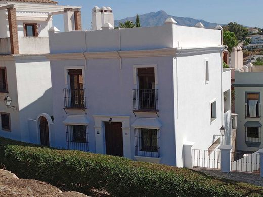 Townhouse in El Paraíso, Malaga