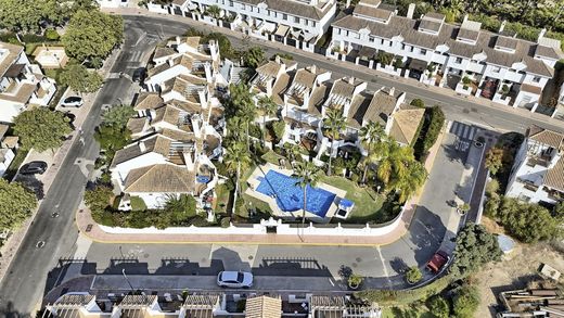 Stadthaus in Nueva Andalucia, Málaga