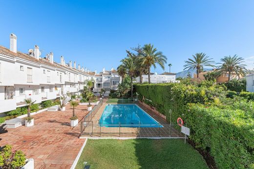 تاون هاوس ﻓﻲ Puerto Banús, Provincia de Málaga