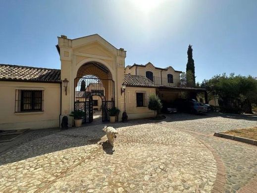 Detached House in La Mairena, Malaga