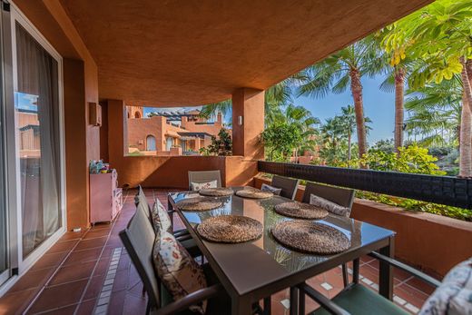 Apartment in Nueva Andalucia, Malaga