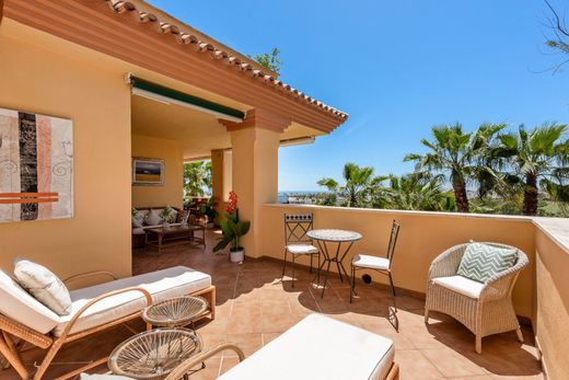 Apartment in Nueva Andalucia, Malaga