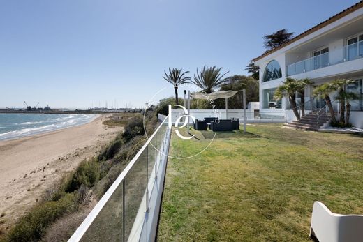 Villa in Vilanova i la Geltrú, Province of Barcelona