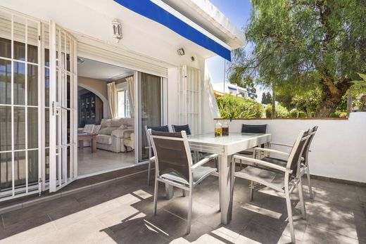 Apartment in Nueva Andalucia, Malaga