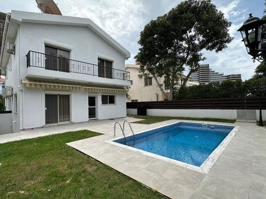 Luxury home in Mouttagiáka, Limassol District