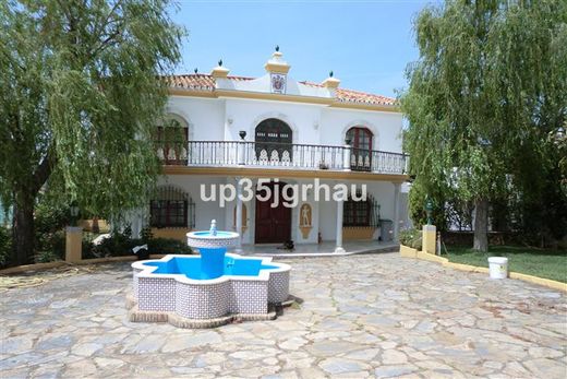 Detached House in Estepona, Malaga