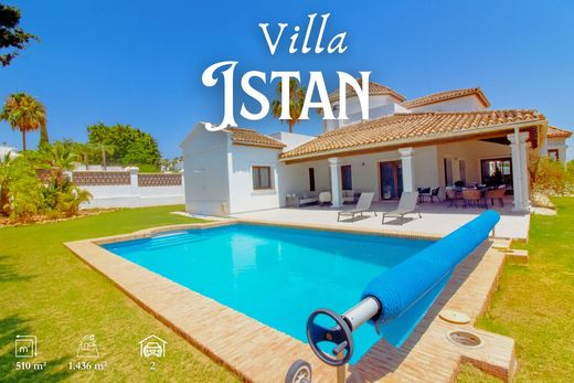 Detached House in El Paraíso, Malaga