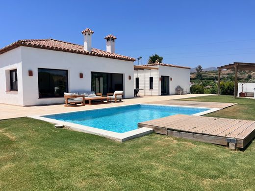 Detached House in New Golden Mile, Malaga