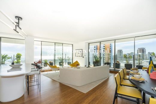 Apartment / Etagenwohnung in Barcelona, Provinz Barcelona