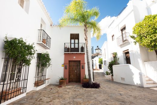 Townhouse in The Golden Mile, Malaga