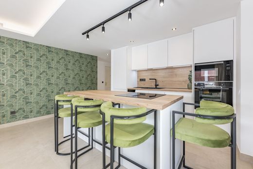 Apartment in Nueva Andalucia, Malaga