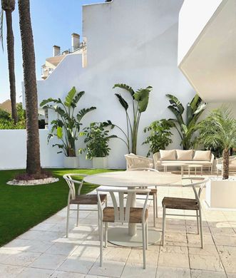 Apartment in Nueva Andalucia, Malaga