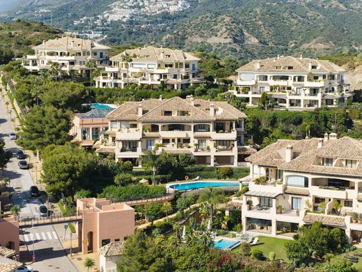 Apartment / Etagenwohnung in Nueva Andalucia, Málaga