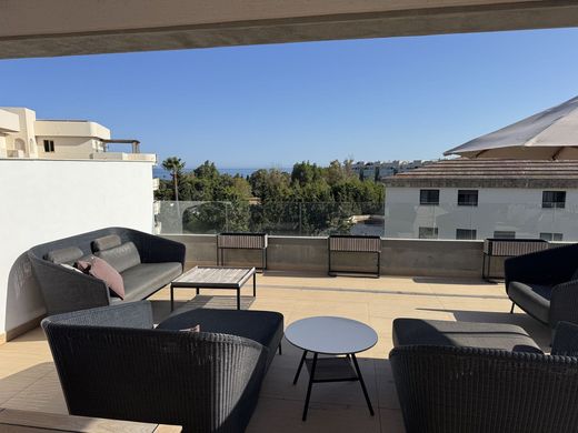 Penthouse in Nueva Andalucia, Malaga