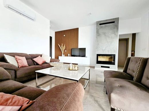 Detached House in Emba, Émpa