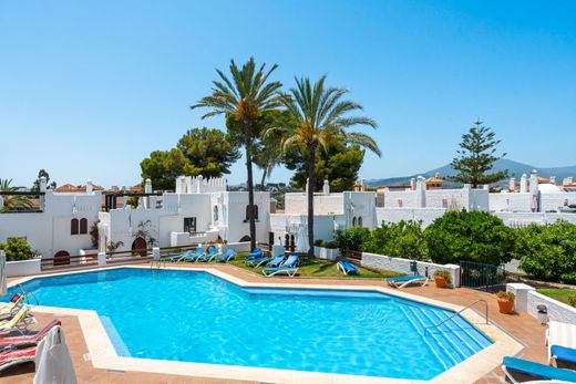 Penthouse in Nueva Andalucia, Málaga