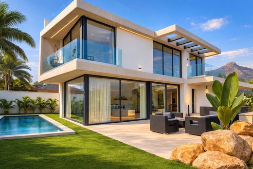 Detached House in Nueva Andalucia, Malaga