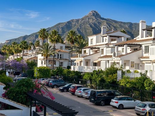 Townhouse in Nueva Andalucia, Malaga