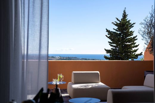 Penthouse in Nueva Andalucia, Malaga