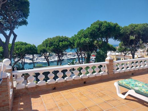 Twee-onder-een-kapwoning in Cabopino, Provincia de Málaga