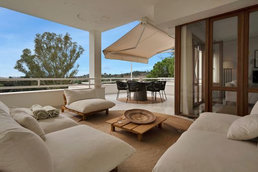 Apartment in Nueva Andalucia, Malaga