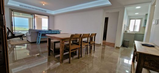 Apartment / Etagenwohnung in Tombs of the Kings, Paphos District
