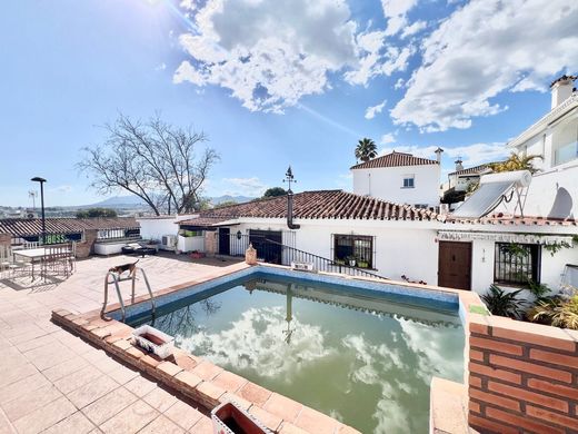 Detached House in Nueva Andalucia, Malaga