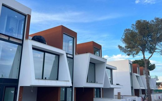 Apartment / Etagenwohnung in Calp, Alicante
