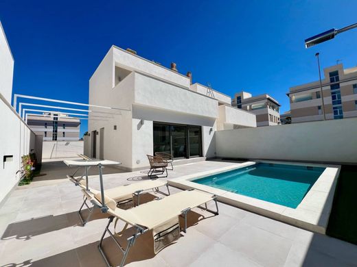Villa in Playas de Orihuela, Alicante