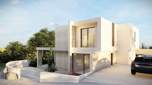 Detached House in Peristeróna, Peristerona (Pafou)