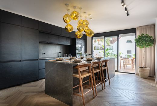 Apartment in Nueva Andalucia, Malaga