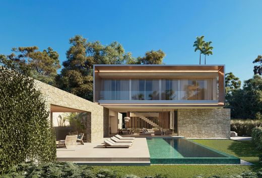 Detached House in The Golden Mile, Malaga