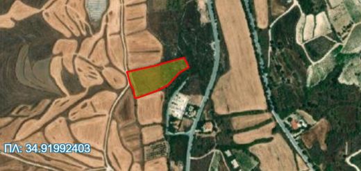 Land in Kathikas, Káthikas