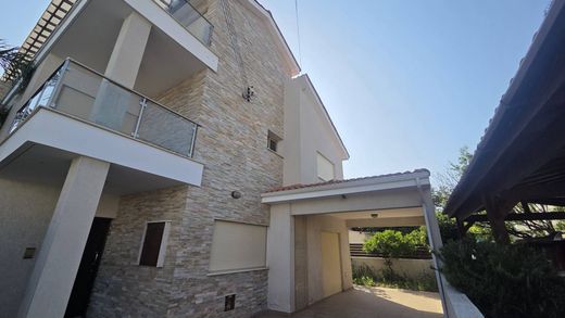 Semidetached House in Agia Fylaxis, Lemesós