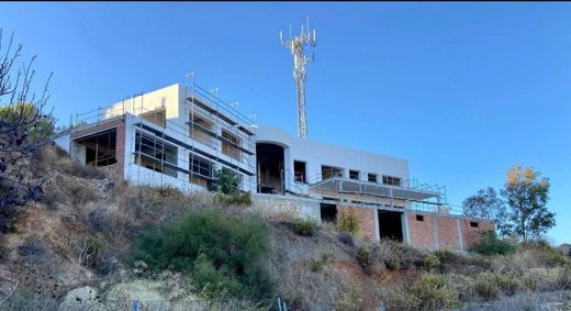 Detached House in Las Chapas, Malaga