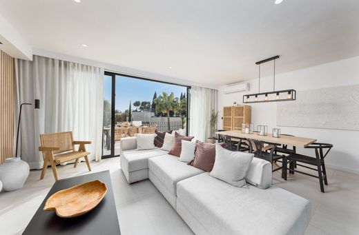 Apartment in Nueva Andalucia, Malaga