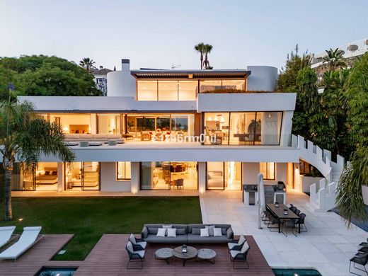 Vrijstaand huis in La Quinta, Provincia de Málaga