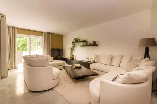 Apartamento - Nueva Andalucia, Málaga