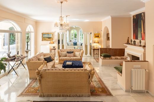 Einfamilienhaus in New Golden Mile, Málaga