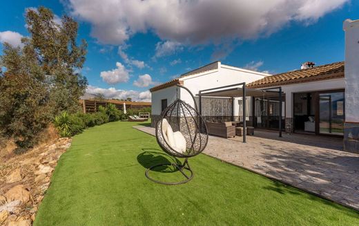 ﻣﻨﺰﻝ ﺭﻳﻔﻲ/ ﺑﻴﺖ ﻤﺰﺭﻋﺔ ﻓﻲ Alora, Provincia de Málaga