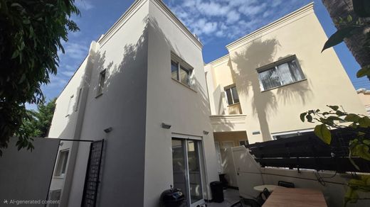 Semidetached House in Ágios Athanásios, Limassol District