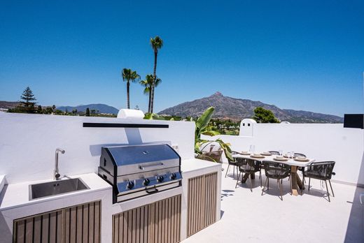 Penthouse in Nueva Andalucia, Malaga