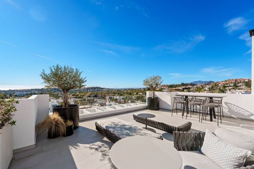 Penthouse in Nueva Andalucia, Malaga