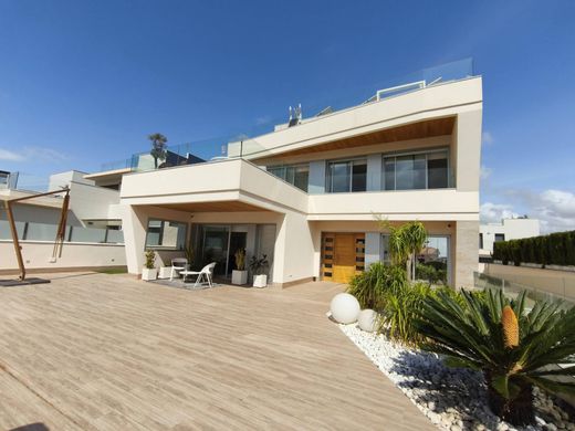 Villa in Playas de Orihuela, Alicante